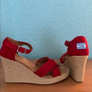 NEW (w/out box) TOMS red wedge sandals sz8.5